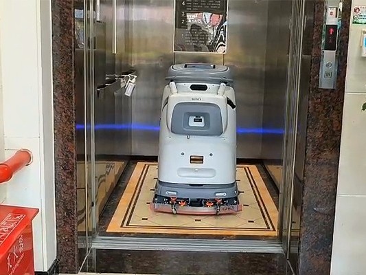 科技館的 "地面安全員"：坦力機(jī)器人黃金周守護(hù) 8 萬(wàn)腳步