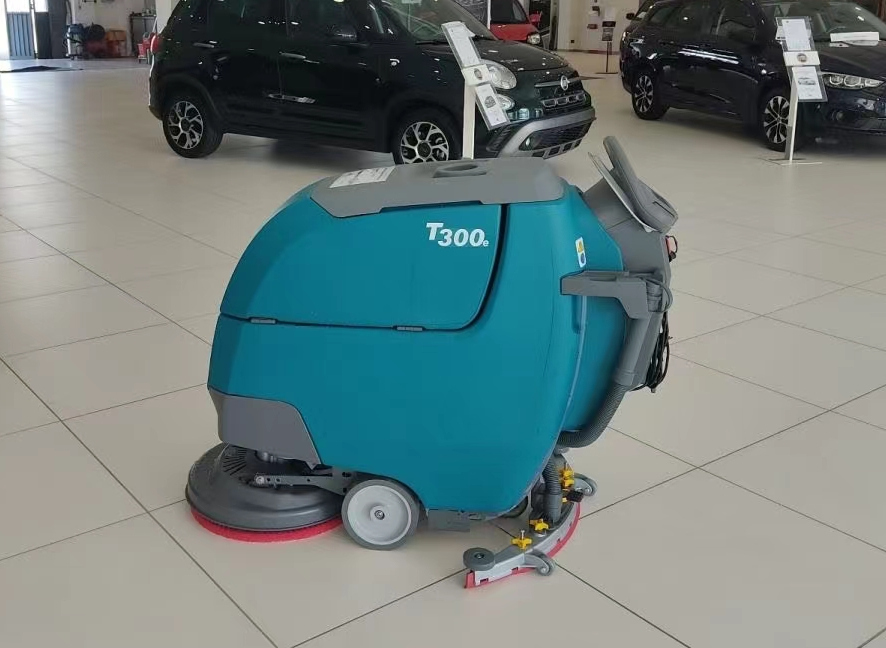 大商場(chǎng)清潔，還在使用人工？現(xiàn)在都用洗地機(jī)啦