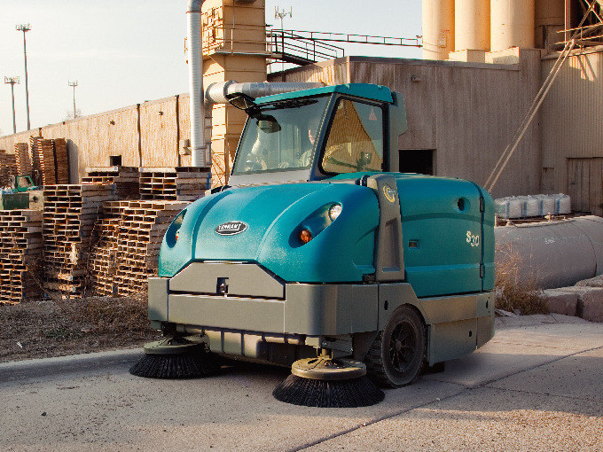 掃地機(jī)or洗地機(jī)？工廠清潔如何抉擇？