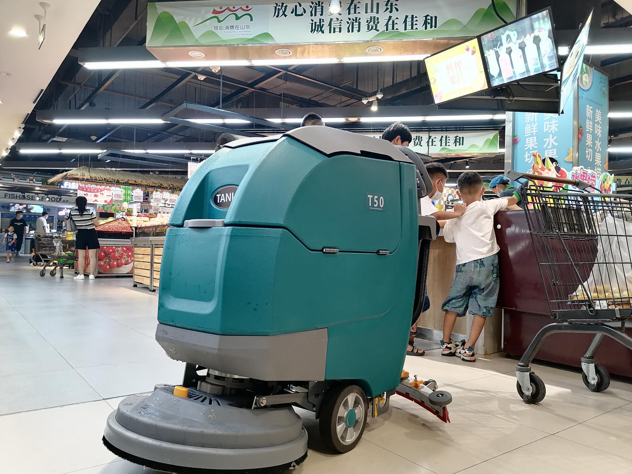 發(fā)現(xiàn)手推式洗地機(jī)越推越重這是什么原因？