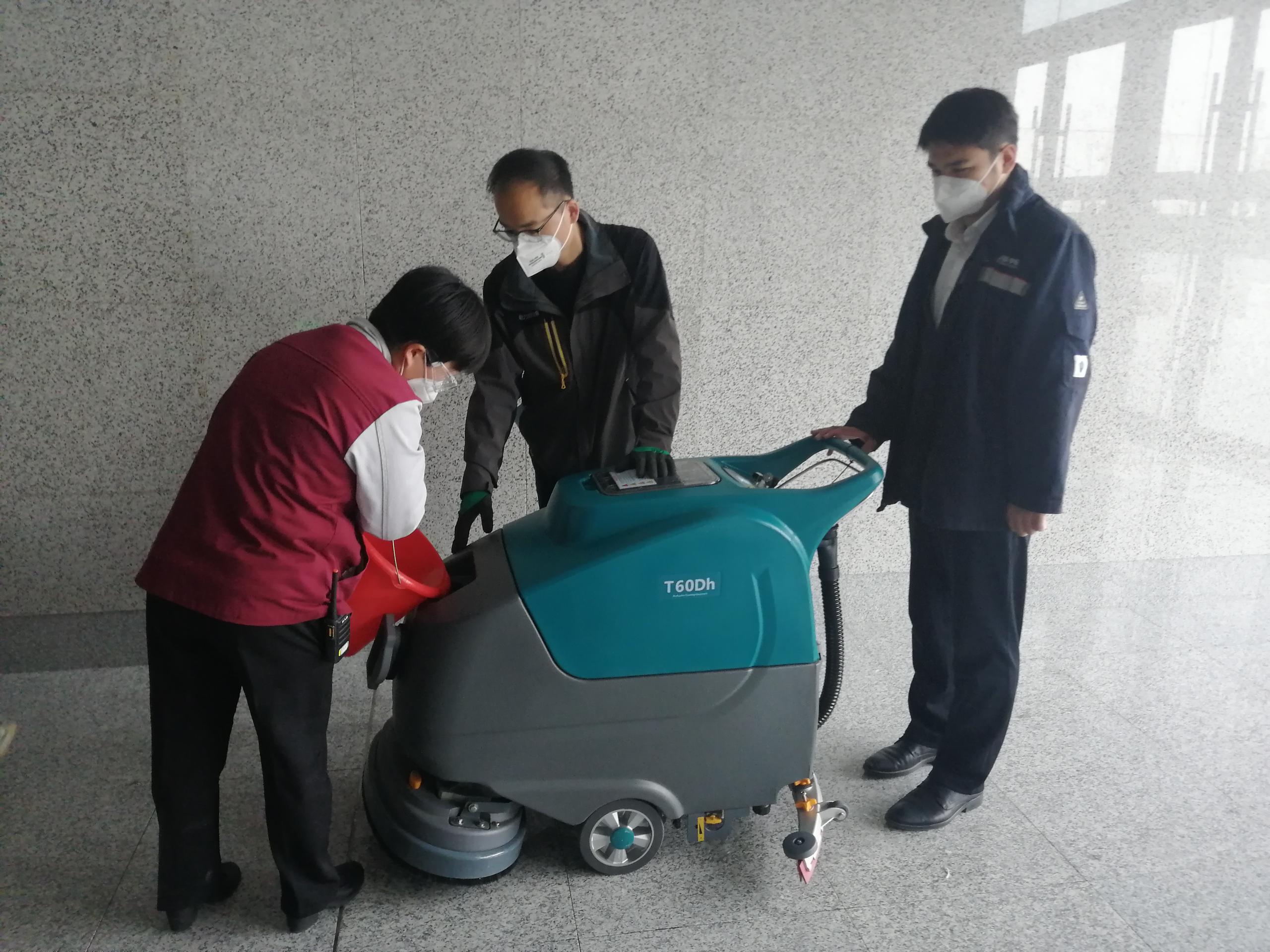 買洗地機(jī)要買燃油的嗎？