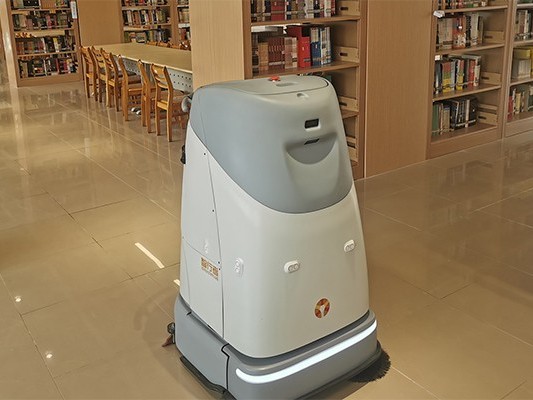 24 小時(shí)不打烊的秘密：這家酒店靠坦力小型無(wú)人洗地車(chē)