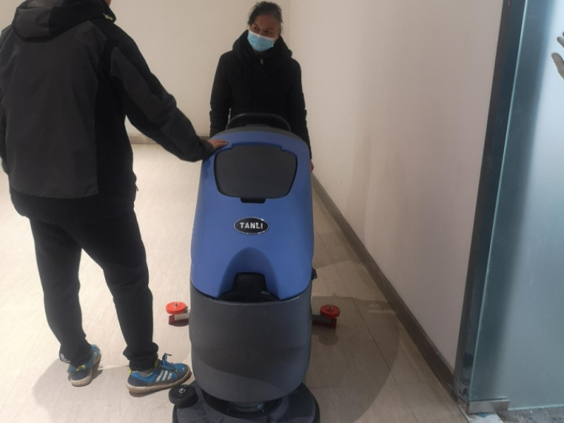 為什么餐廳需要使用洗地機(jī)？