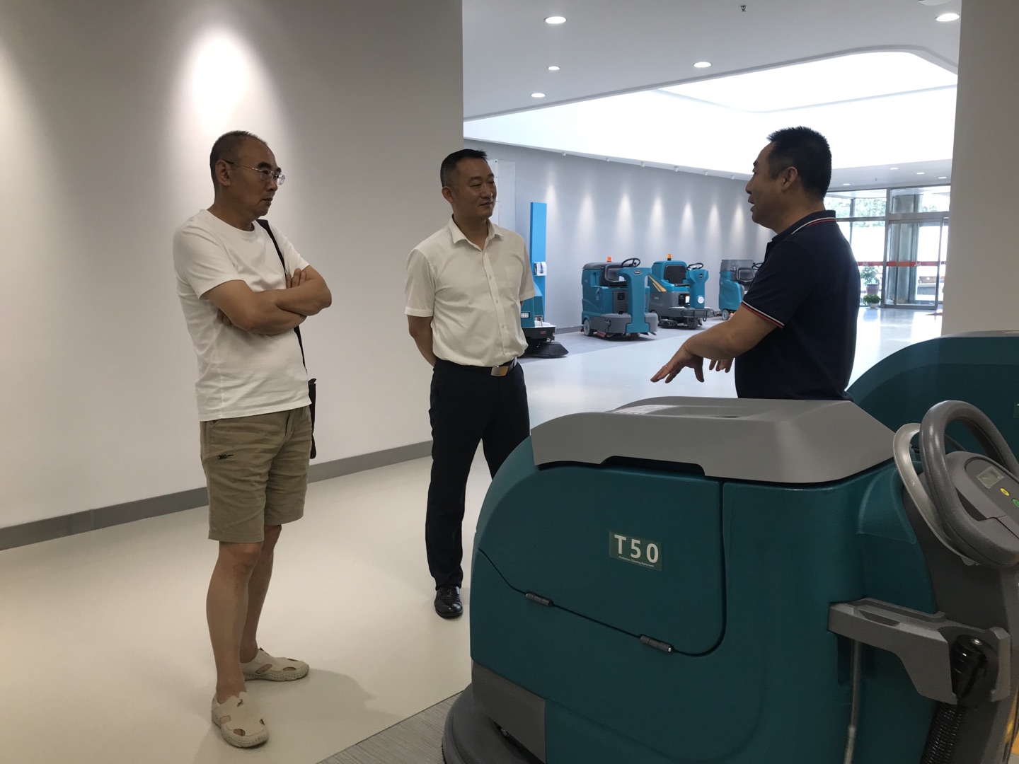 一款好的工廠洗地機(jī)，讓您的勞動(dòng)力更高效