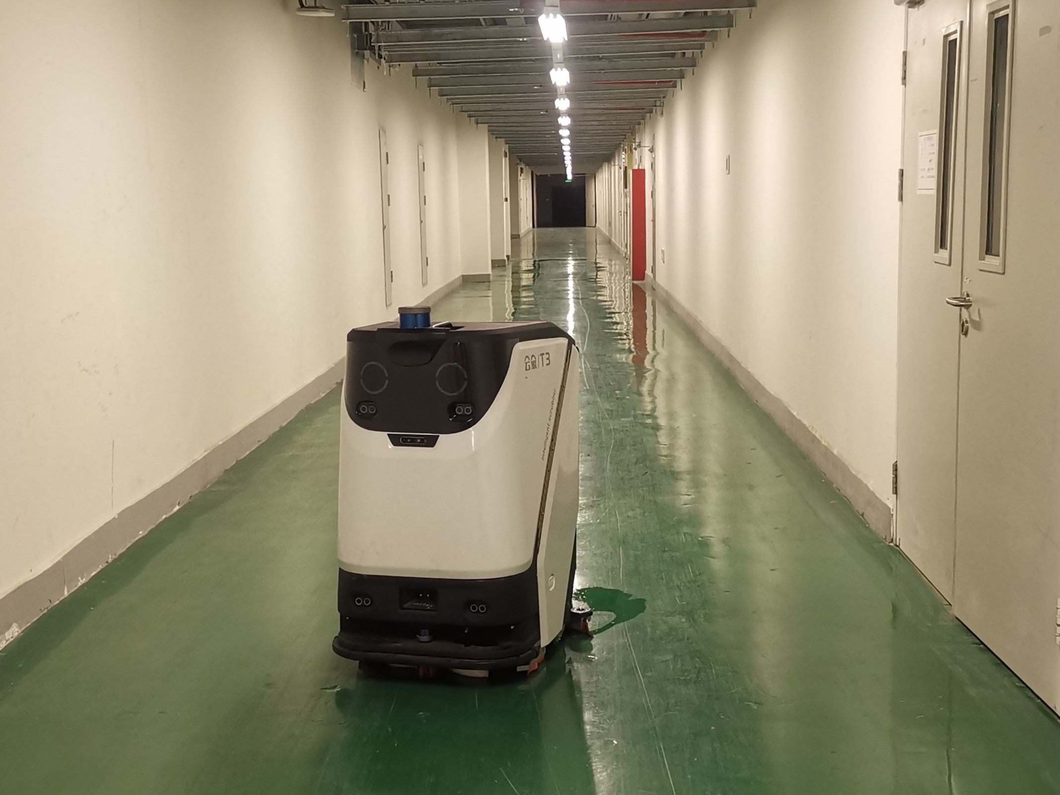 浙江某科技館名氣打響了！近期好評(píng)率提高了80%原來竟是引入坦力智能洗地機(jī)器人
