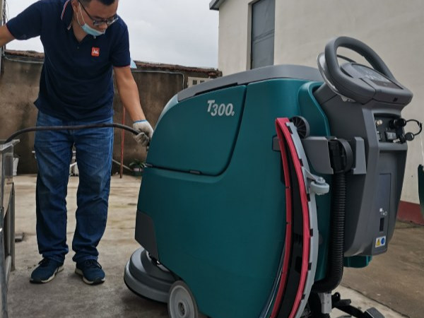 工業(yè)洗地機(jī)和商業(yè)洗地機(jī)有什么不同？