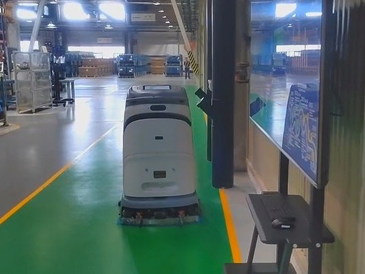 坦力工廠洗地機(jī)器人：80kg 重壓之下，讓環(huán)氧地坪 “逆生長(zhǎng)”