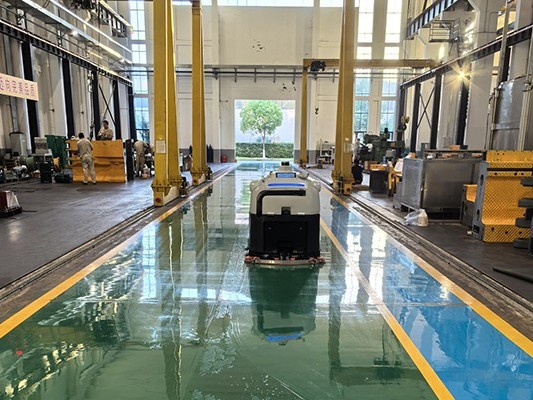 買工業(yè)大型掃地機器人只看價格？小心被坑，這些要點必知