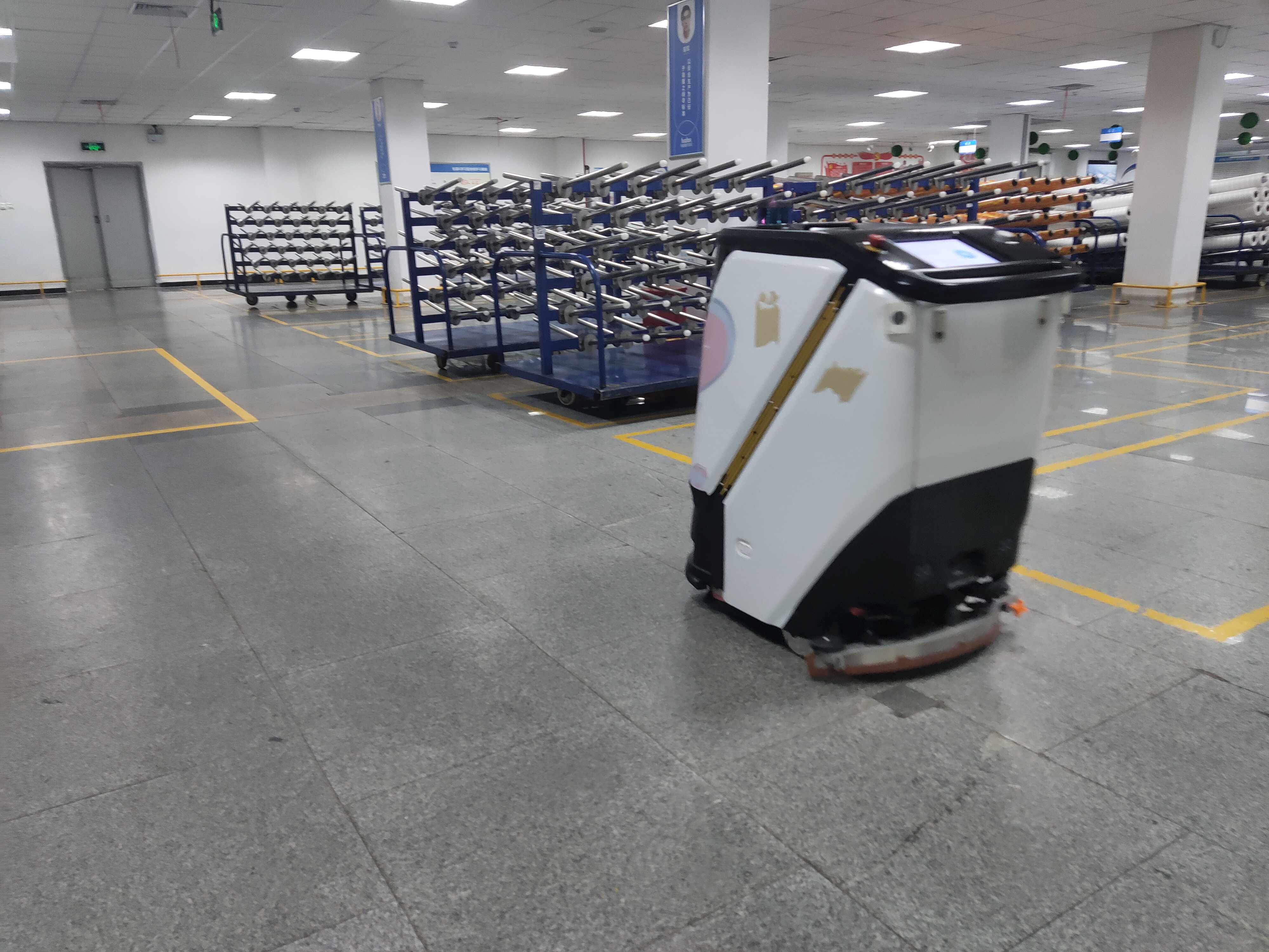 汽車制造工廠的清潔 “頑疾”坦力工業(yè)洗地機(jī)器人來(lái)解決