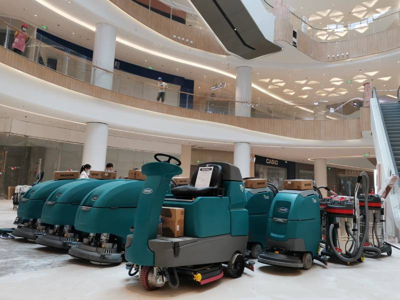 洗地機(jī)選擇手推式還是駕駛式 ？